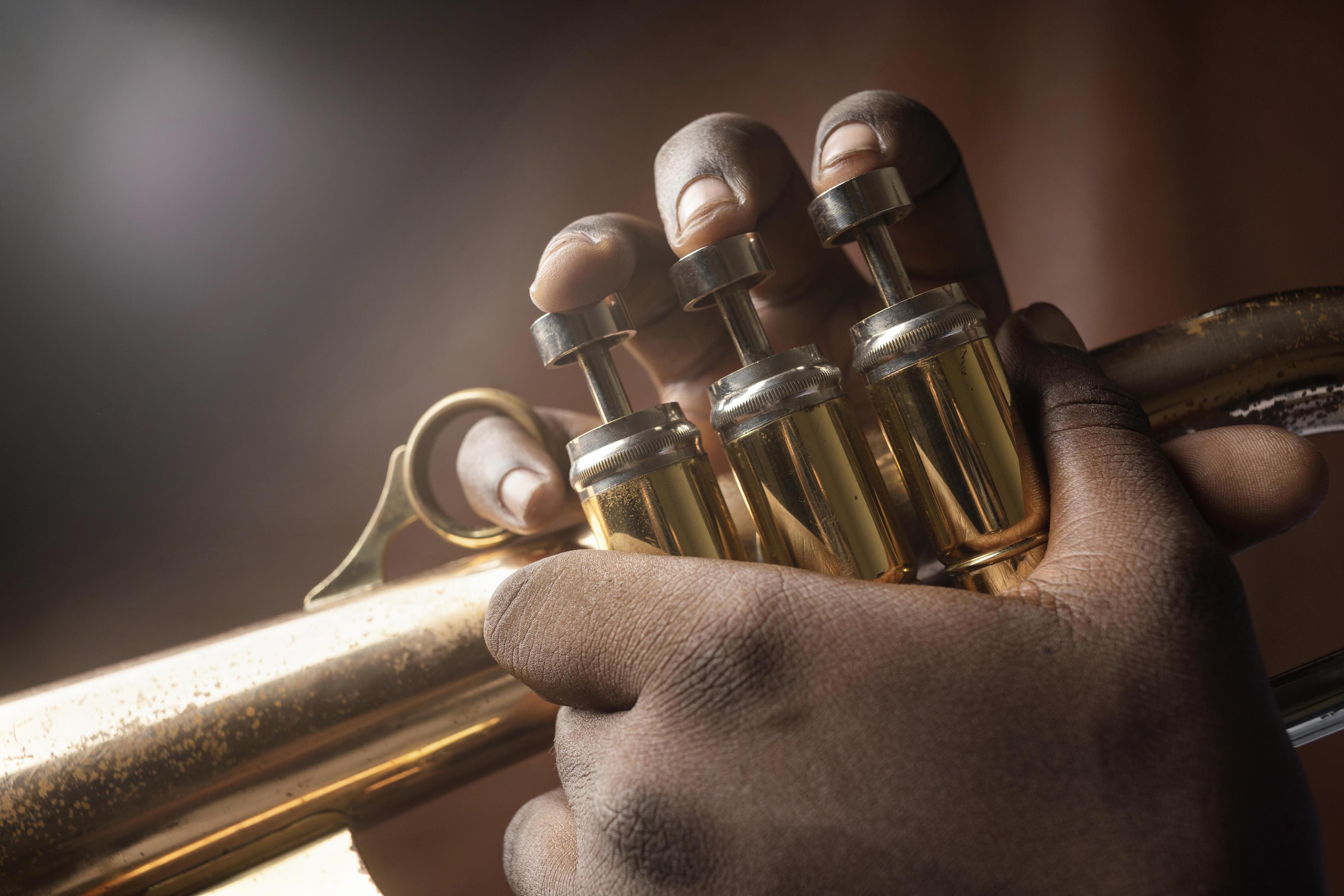 DJ La Ráfaga mezclando en vivo